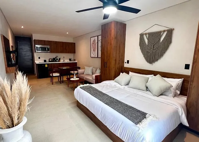 Comfy Plounge Pool Studio